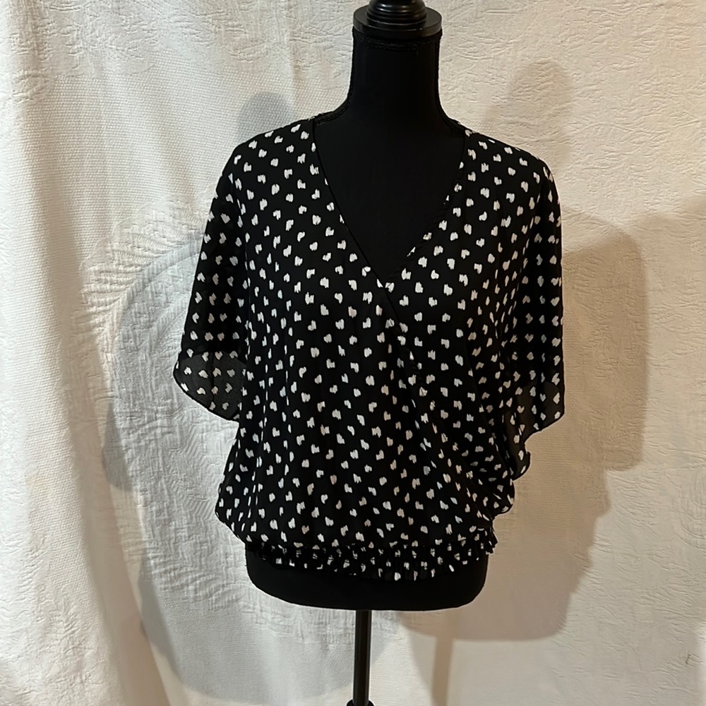 Allison Joy v neck top,‎ size small